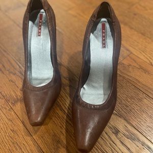 PRADA TAN LEATHER PUMPS